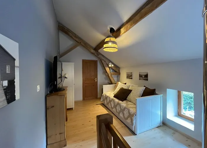 La Maison Des Commis